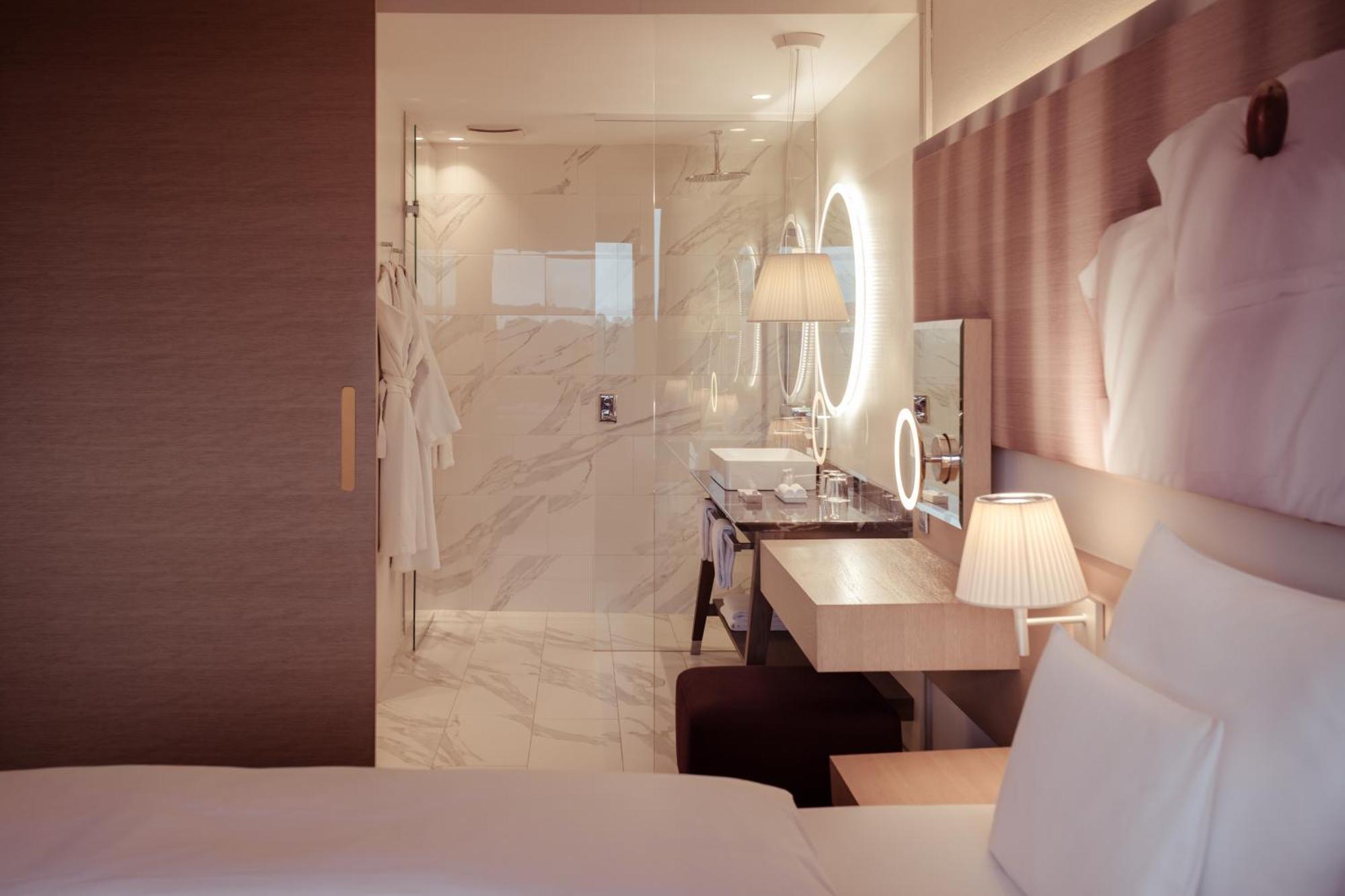 Falkensteiner Balance Resort Stegersbach - Adults Only Екстер'єр фото A bathroom at the Mandarin Oriental, Munich
